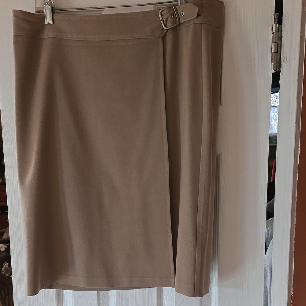 Briggs New York Tan Skirt Wrap Style Knee-Length